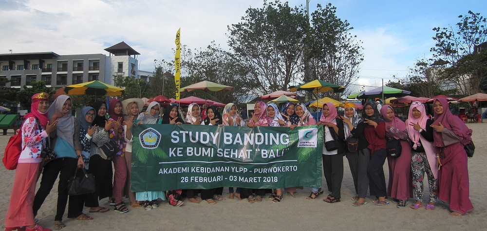 STUDI BANDING MAHASISWA KUNJUNGI KLINIK BUMI SEHAT BALI